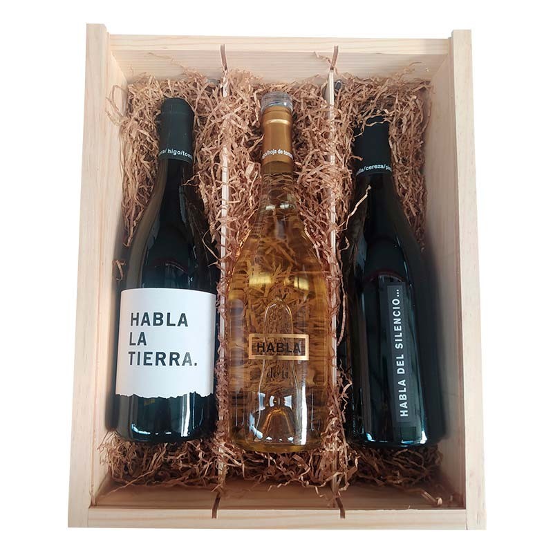 Large wooden case with wines talk to give as a gift