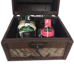 Baúl con miniatura de quesito de oveja y mermelada frambuesa - Regalos Gourmet Online