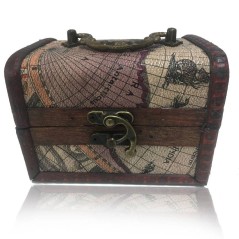 Little chest decorated with map with filled chocolate fig and marmalade