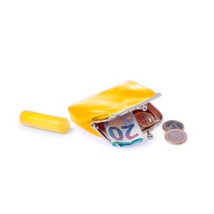 Lot with 30 wallets and balms in assorted colors