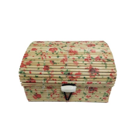 Lote 24 Baúl con licor panizo y bombones