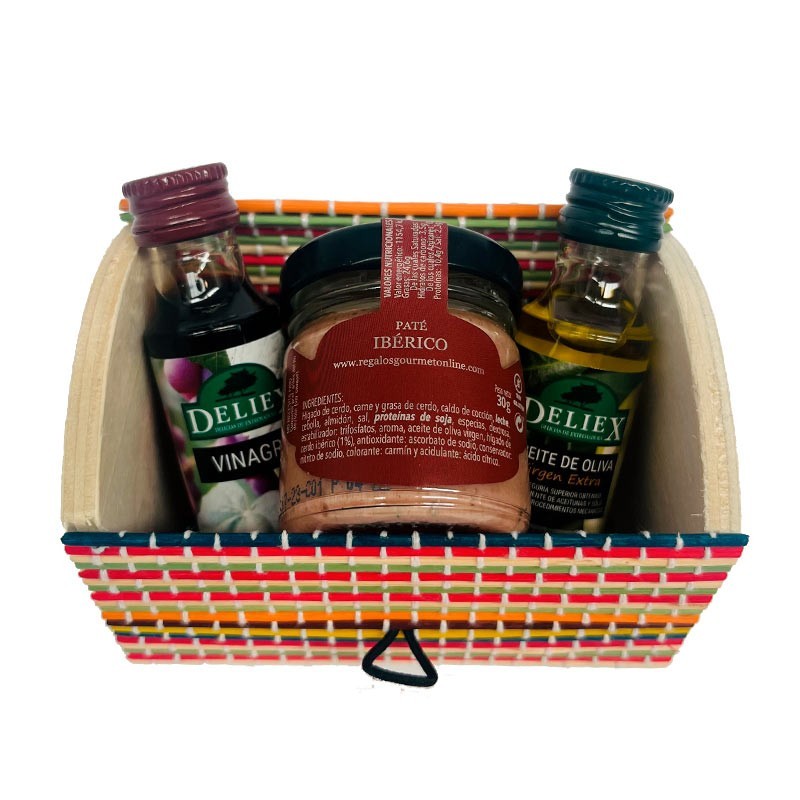 Pack miniature trunk with oil, vinegar and pâté