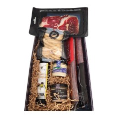 Cesta gourmet para regalar con aceite, embutidos, queso y paté