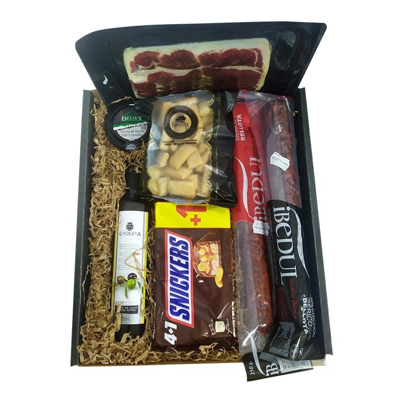 Gourmet gift basket with olive oil, Iberian cured meats and chocolates