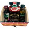 Baúl de madera multicolor con productos gourmet, miniaturas de aceite, vinagre, mermelada de fresa y queso oveja y vaca