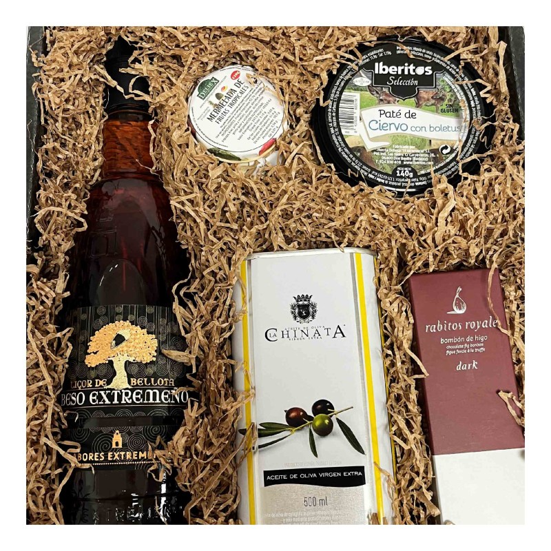 Medium case with acorn liqueur, oil, jam, chocolates and gift pâté