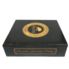 Case of product gourmet with cheese, chocolat and paprika gift.