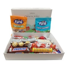 Basket of chocolates, candies and gummies (assortment 4)