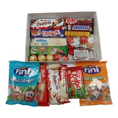 Basket of chocolates, candies and gummies (assortment 4)