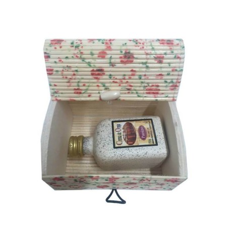 Liquor of cream of orujo with miniature trunk