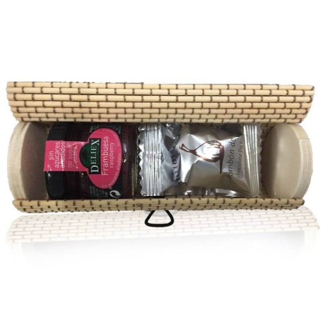 Trunk wicker beige oval with chocolate of fig chocolat Rabitos Royale and miniature of marmalade of raspberry