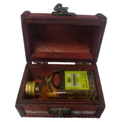 Cheap gift for guest of wedding wood trunk with liquor of herbs.