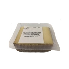 Wedge of cured sheep cheese (0.250 kg)