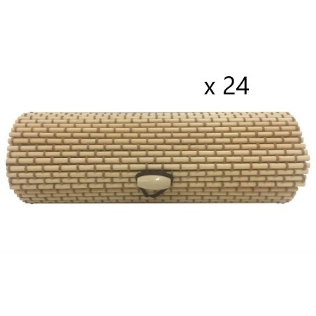 24 Beige elongated trunk with body cream and bath gel for guests