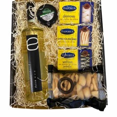 Gift box with white wine, preserves, cheese and more