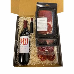 Cesta con vino, cremas de queso, ibéricos  y set de vino | Regalos Gourmet Online