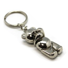 A very original teddy bear keychain, perfect for party favors.