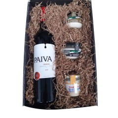 Cesta navidad pequeña Vino Payva y cremas queso gourmet para empresa